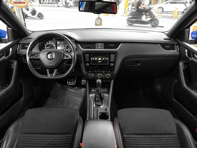 RS版！2016年型 SKODA斯柯達 OCTAVIA 藍 2.0／定速.快撥.循跡防滑.雙區恆溫.CarPlay  第6張相片