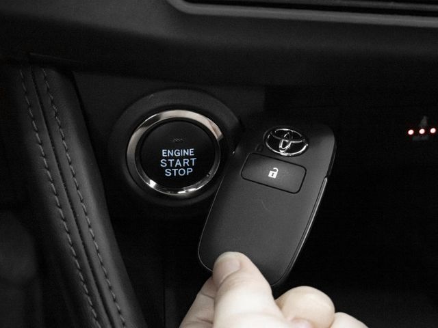 2025年 TOYOTA豐田 YARIS CROSS 白 1.5／I-KEY.ACC.車偏.環景.CarPlay  第6張相片