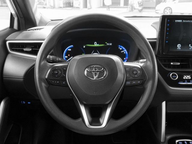 2023年 TOYOTA豐田 CROSS 白 1.8／I-KEY.倒車顯影.恆溫.藍芽  第5張相片