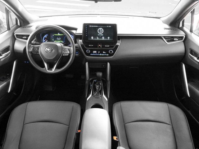 2023年 TOYOTA豐田 CROSS 白 1.8／I-KEY.倒車顯影.恆溫.藍芽  第7張相片