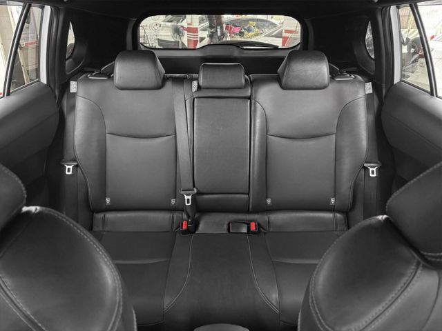 2023年 TOYOTA豐田 CROSS 白 1.8／I-KEY.倒車顯影.恆溫.藍芽  第10張相片