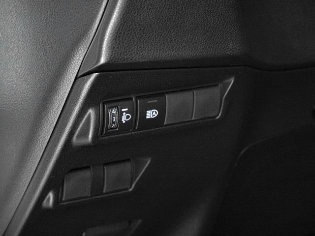 2023年 TOYOTA豐田 CROSS 白 1.8／I-KEY.倒車顯影.恆溫.藍芽  第14張相片