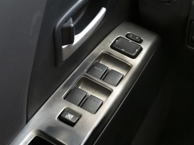七人座！2011年 MAZDA馬自達 MAZDA5 黑 2.0／天窗.電動椅.倒車雷達.後座出風口  第15張相片