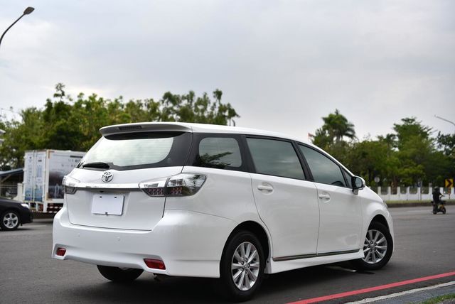 TOYOTA豐田 WISH  第3張相片