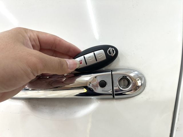 NISSAN日產 TIIDA  第3張相片