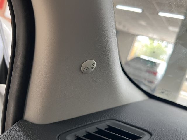 NISSAN日產 TIIDA  第7張相片