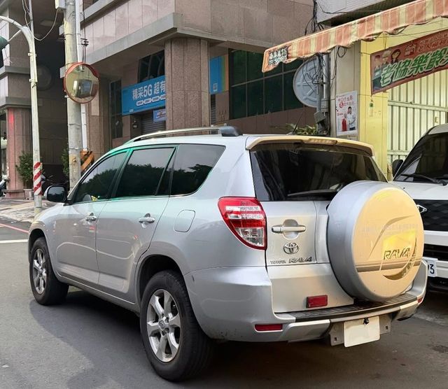 TOYOTA豐田 RAV4  第2張相片