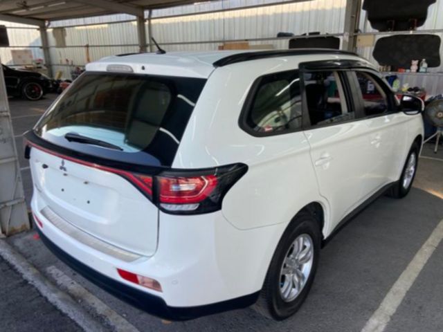 MITSUBISHI三菱 OUTLANDER  第2張相片