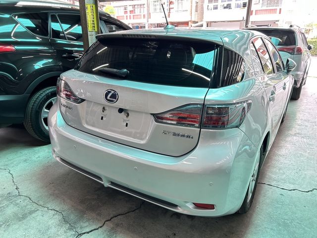 LEXUS凌志 CT200H  第5張相片