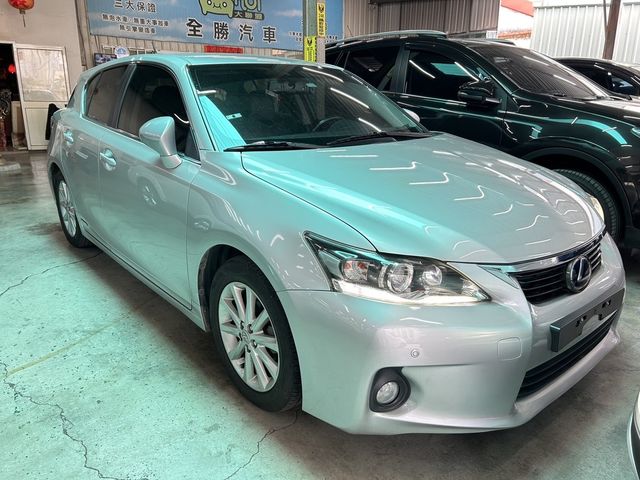 LEXUS凌志 CT200H  第9張相片