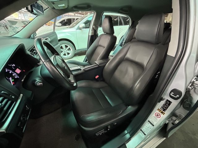 LEXUS凌志 CT200H  第11張相片
