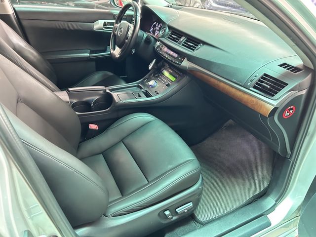 LEXUS凌志 CT200H  第29張相片