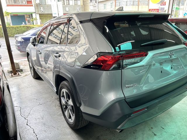 TOYOTA豐田 RAV4  第2張相片