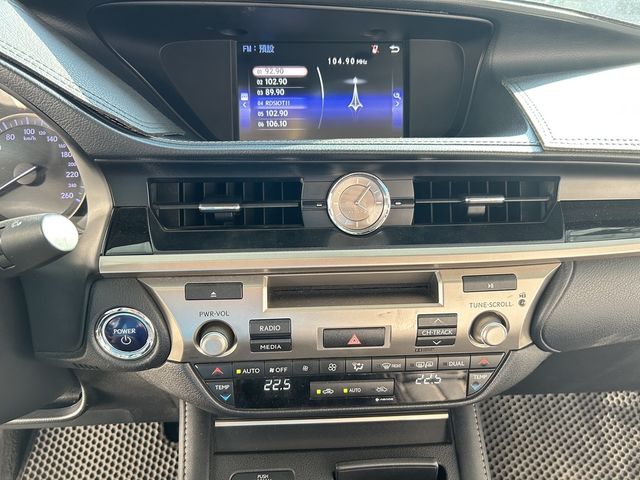 LEXUS凌志 ES300H  第12張相片