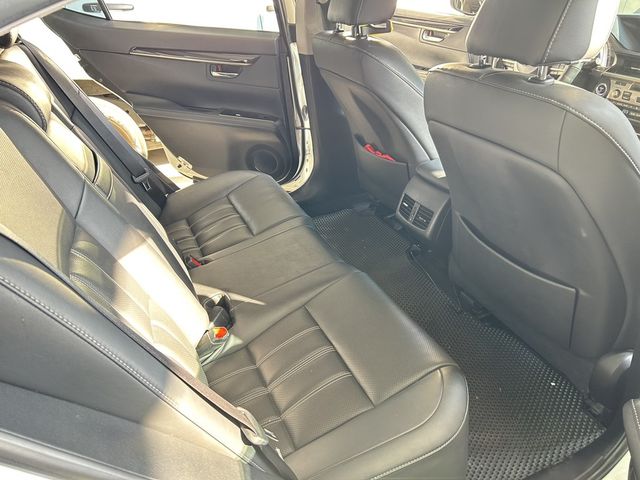 LEXUS凌志 ES300H  第16張相片