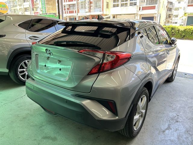 TOYOTA豐田 C-HR  第4張相片