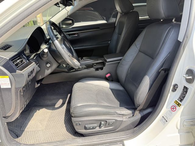 LEXUS凌志 ES300H  第7張相片