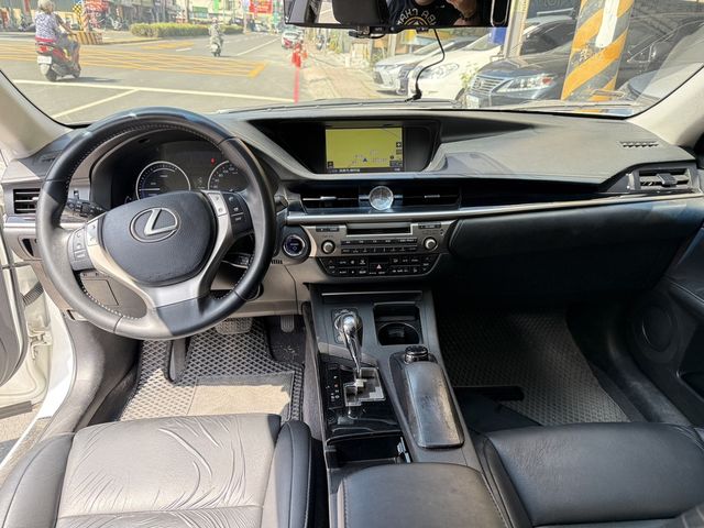 LEXUS凌志 ES300H  第9張相片