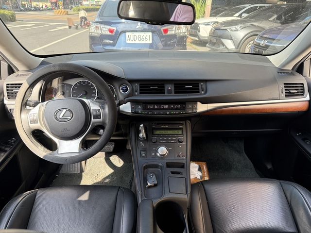 LEXUS凌志 CT200H  第8張相片