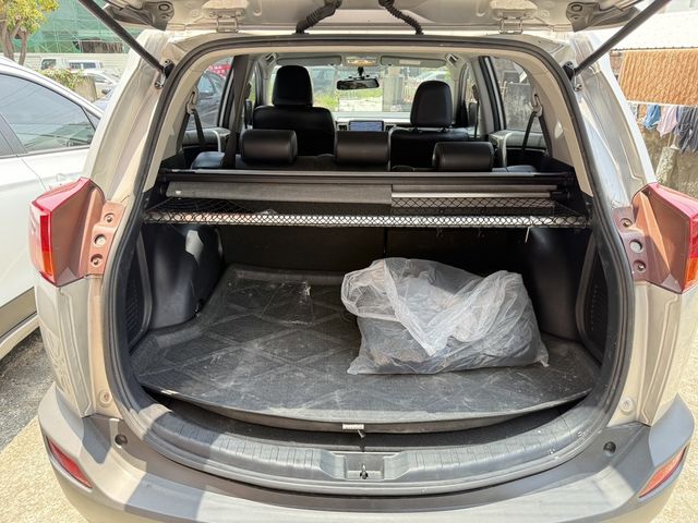 TOYOTA豐田 RAV4  第14張相片