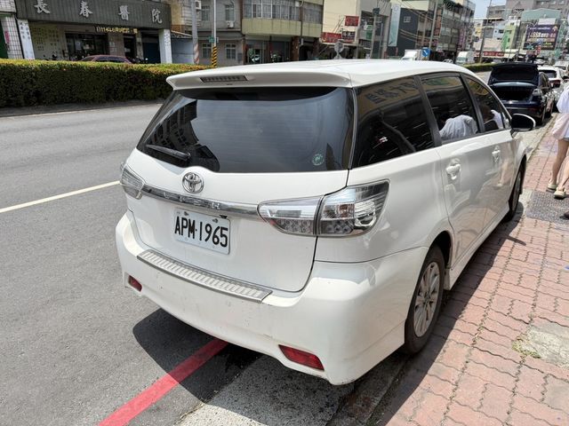 TOYOTA豐田 WISH  第4張相片
