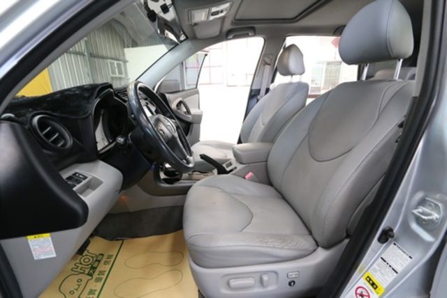 TOYOTA豐田 RAV4  第8張相片