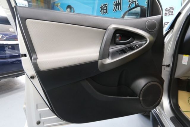 TOYOTA豐田 RAV4  第18張相片