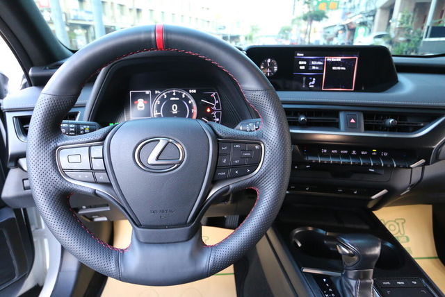 LEXUS凌志 UX200  第13張相片