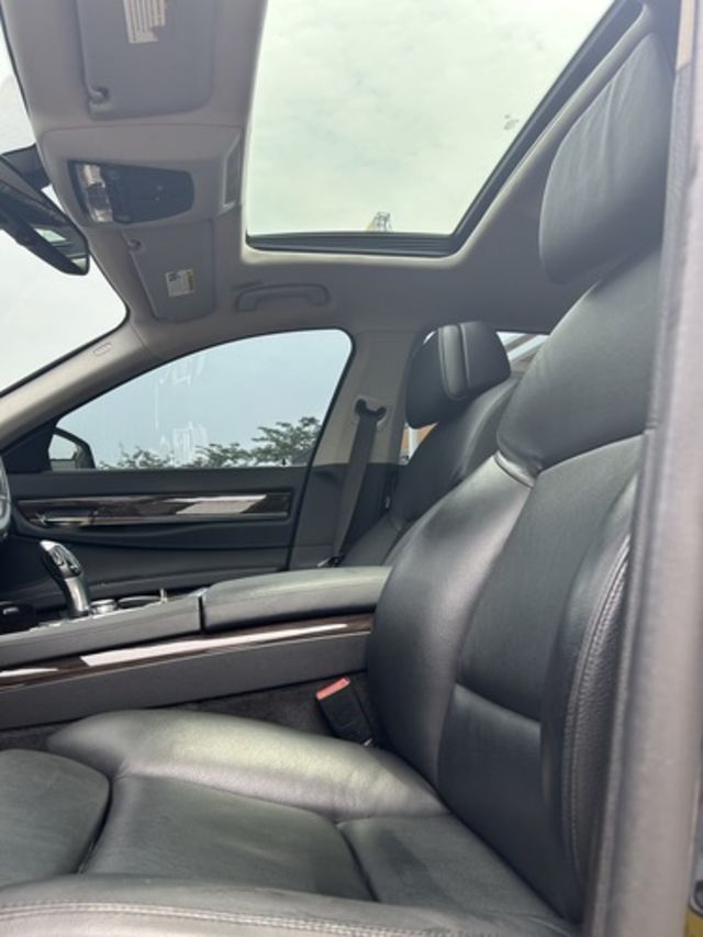 BMW寶馬 740LI  第10張相片