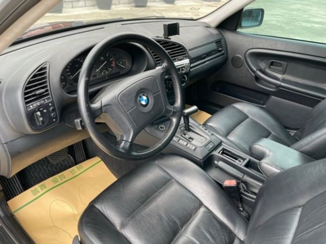 BMW寶馬 318I  第4張相片