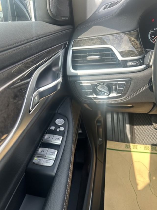 BMW寶馬 740LI  第10張相片
