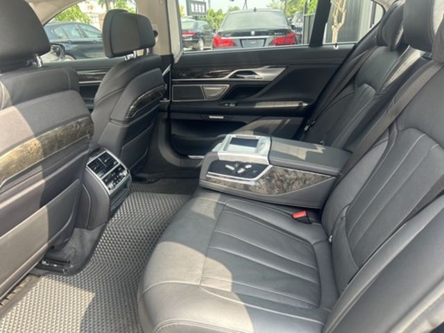 BMW寶馬 740LI  第12張相片
