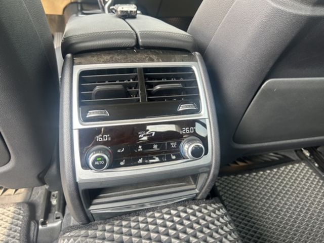 BMW寶馬 740LI  第14張相片