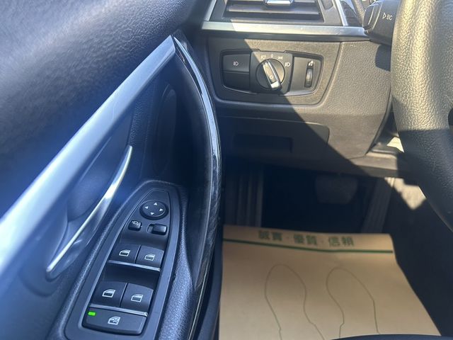 BMW寶馬 328I  第10張相片
