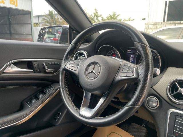 M-BENZ賓士 CLA200  第8張相片