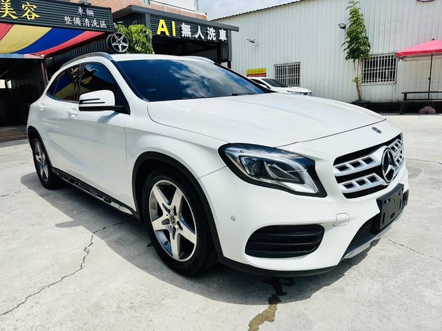M-BENZ賓士 GLA180  第3張相片