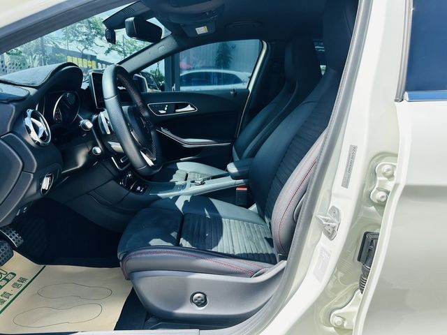 M-BENZ賓士 GLA180  第4張相片