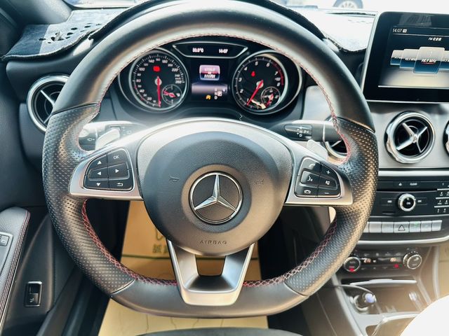 M-BENZ賓士 GLA180  第5張相片