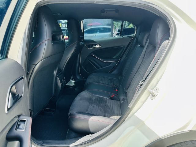 M-BENZ賓士 GLA180  第9張相片