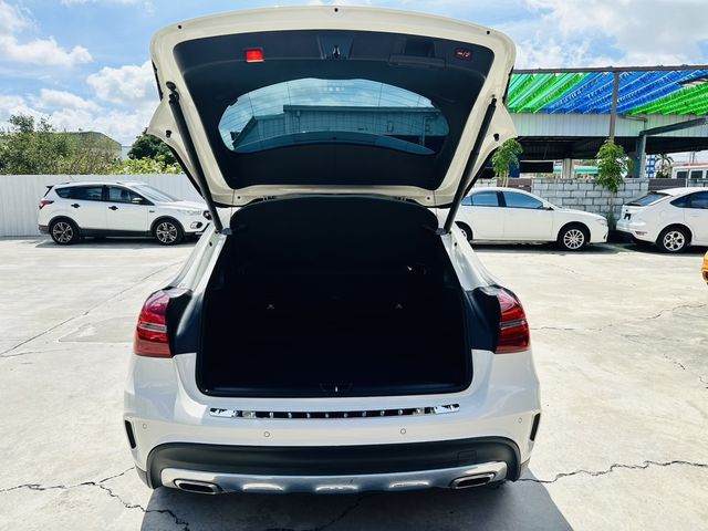 M-BENZ賓士 GLA180  第10張相片