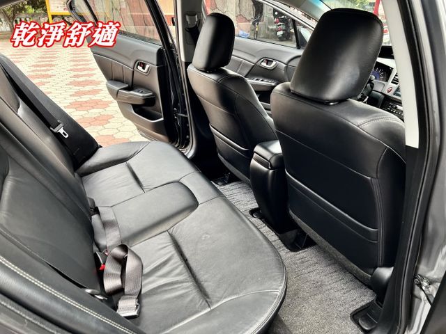 超優質A級認證車 影音安卓機 恆溫 定速 里程極少保證僅68000公里 全車無事故100%原鈑件  第9張相片