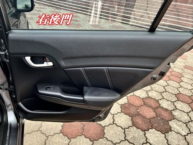 超優質A級認證車 影音安卓機 恆溫 定速 里程極少保證僅68000公里 全車無事故100%原鈑件  第15張相片