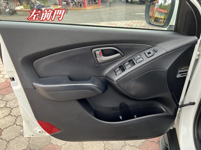 超優A級認證車 省油柴油大馬力 電動椅 影音電視 里程保證僅116000公里 全車100%原鈑件  第12張相片