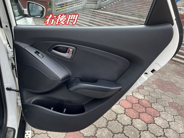 超優A級認證車 省油柴油大馬力 電動椅 影音電視 里程保證僅116000公里 全車100%原鈑件  第15張相片