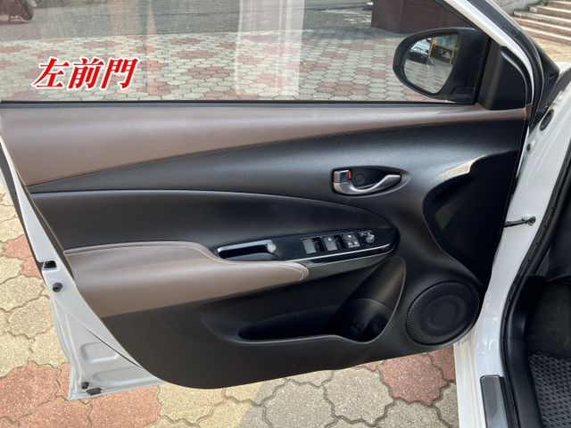 超優A級認證車 稀有精裝版 IKEY 定速 恆溫 導航 摸門 里程保證僅30700公里 全車100%原鈑件  第12張相片