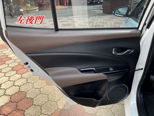 超優A級認證車 稀有精裝版 IKEY 定速 恆溫 導航 摸門 里程保證僅30700公里 全車100%原鈑件  第13張相片