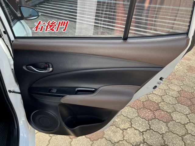 超優A級認證車 稀有精裝版 IKEY 定速 恆溫 導航 摸門 里程保證僅30700公里 全車100%原鈑件  第15張相片