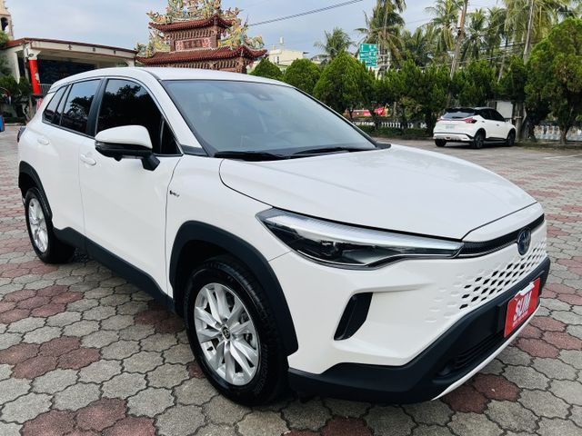 超優A級認證車 原廠保固中 油電尊爵版 環景 LED頭燈 數位儀表 里程保證8500公里 全車100%原漆原鈑件  第1張相片