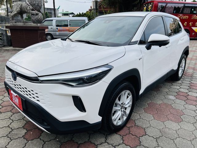 超優A級認證車 原廠保固中 油電尊爵版 環景 LED頭燈 數位儀表 里程保證8500公里 全車100%原漆原鈑件  第3張相片