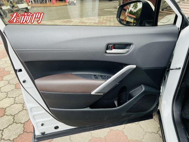 超優A級認證車 原廠保固中 油電尊爵版 環景 LED頭燈 數位儀表 里程保證8500公里 全車100%原漆原鈑件  第12張相片